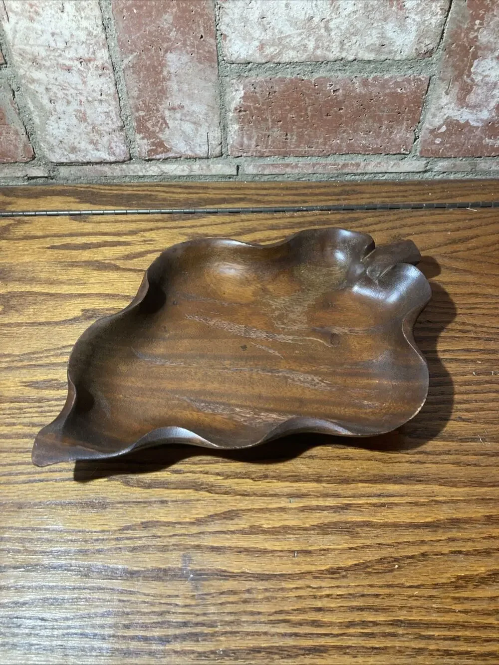 Leaf shape Bowl Woods of Hawaii Monkey Pod Honolulu's Finest at Waikiki 10